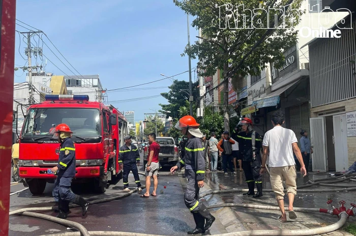 Hỏa hoạn tại showroom “Yến sào Nha Trang”, nhiều tài sản bị thiêu rụi