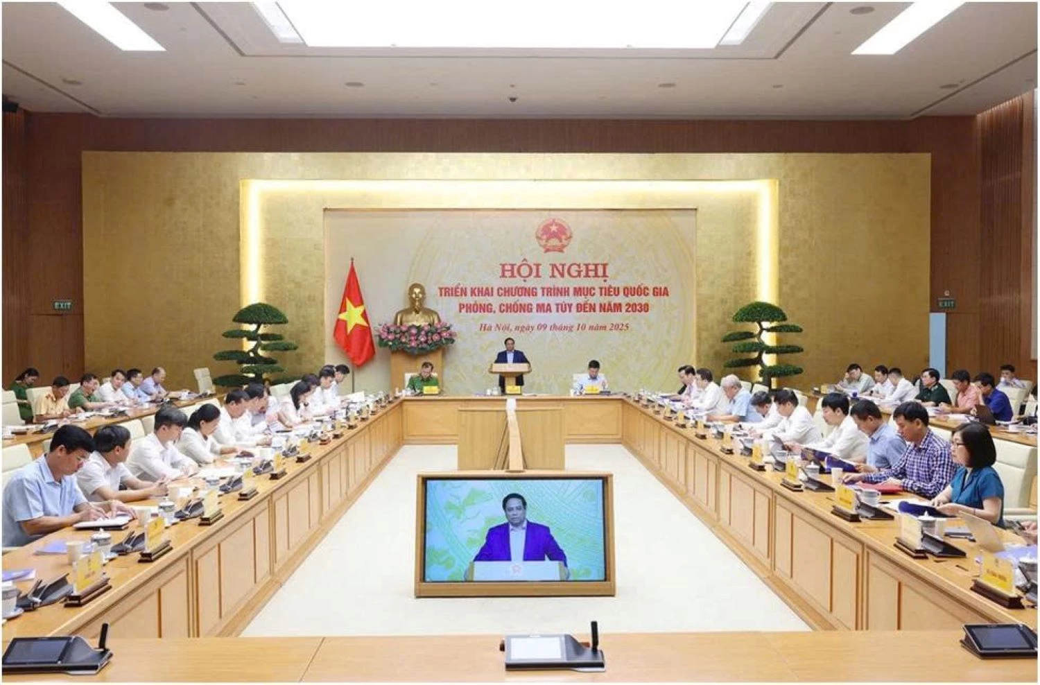 Quang cảnh hội nghị tại trụ sở Chính phủ.