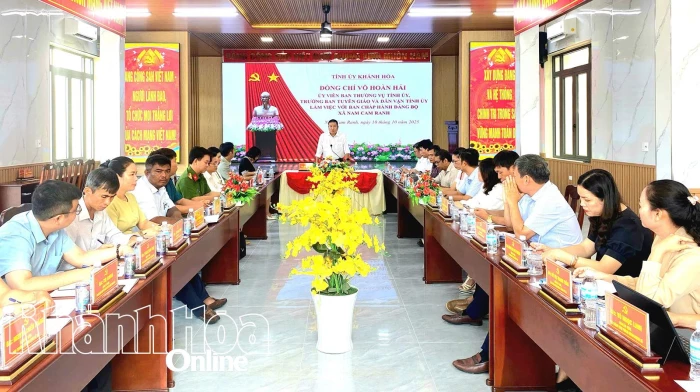 Trưởng Ban Tuyên giáo và Dân vận Tỉnh ủy Võ Hoàn Hải làm việc với  Đảng ủy xã Nam Cam Ranh