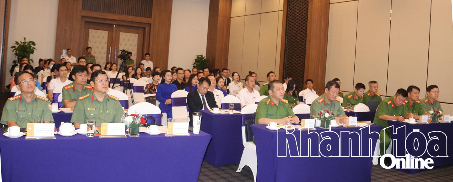 Quang cảnh hội nghị.