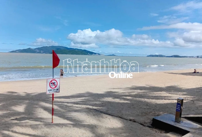 Cứu sống cụ ông gặp nạn trên biển Nha Trang