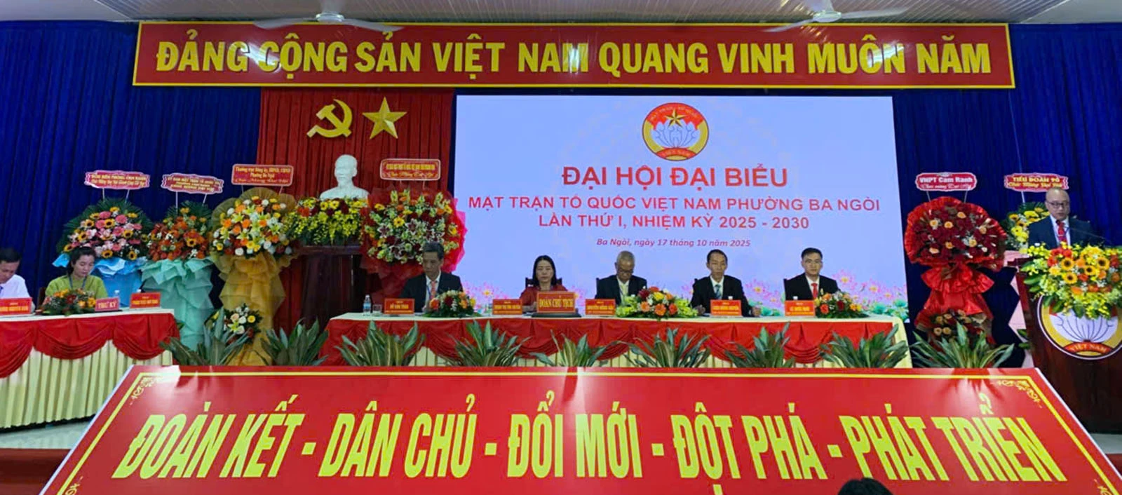 Đoàn Chủ tịch điều hành Đại hội