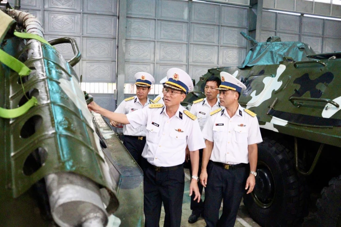 Bộ Tư lệnh Vùng 4 Hải quân kiểm tra tại Lữ đoàn 101