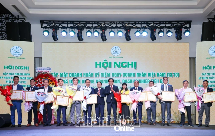 Lãnh đạo tỉnh Khánh Hòa gặp mặt 300 doanh nghiệp, doanh nhân 