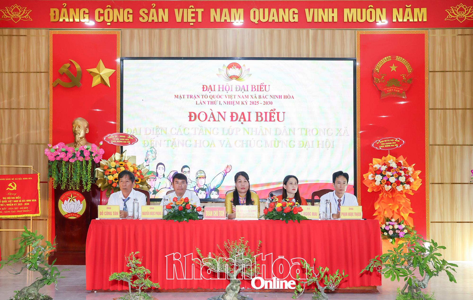 Đoàn chủ tịch điều hành Đại hội.