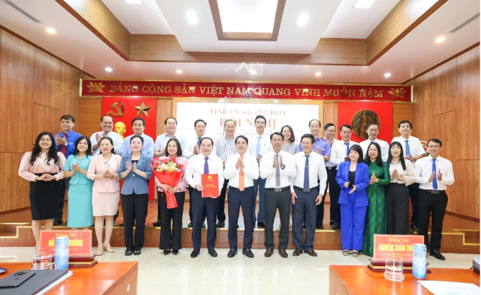 Công bố các quyết định chỉ định Ban Chấp hành, Ban Thường vụ, Bí thư, Phó Bí thư Đảng ủy các cơ quan Đảng tỉnh và Đảng ủy UBND tỉnh Khánh Hòa nhiệm kỳ 2025 - 2030