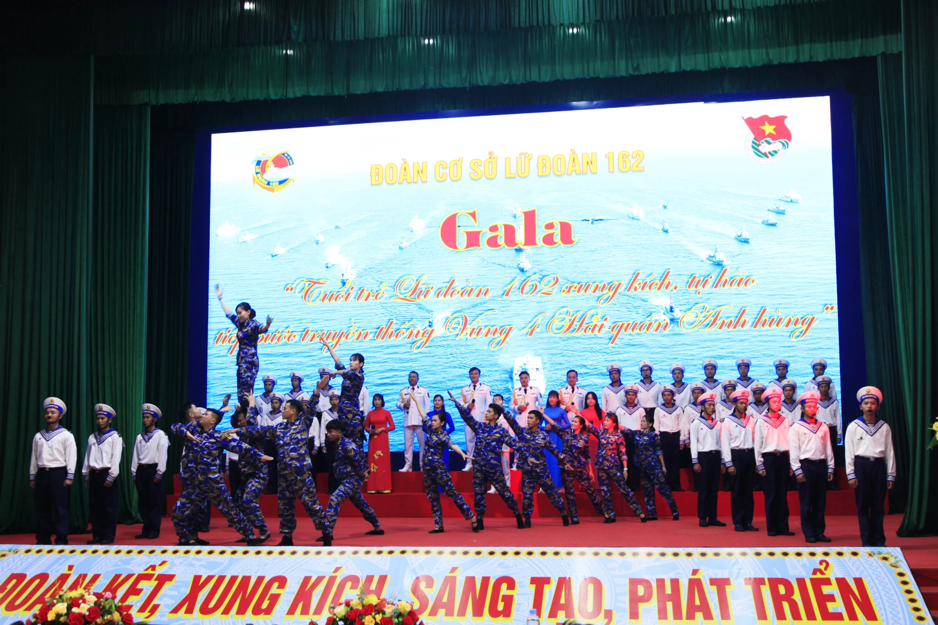 Tiết mục văn nghệ trong đêm gala.