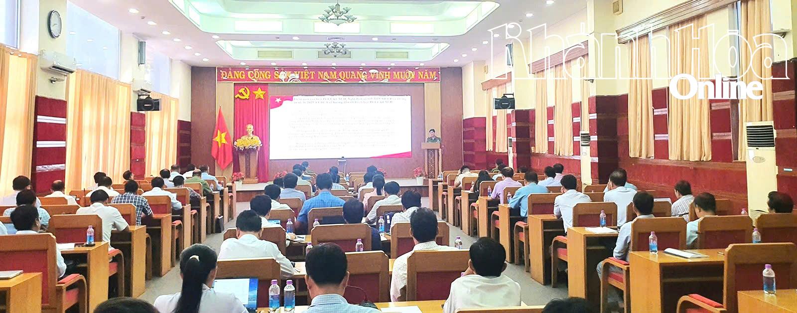 Tại hội nghị, các đại biểu đã được quán triệt các nội dung cơ bản và 14 điểm mới của Luật PCCC và CNCH có hiệu lực thi hành thi hành từ ngày 1-7-2025