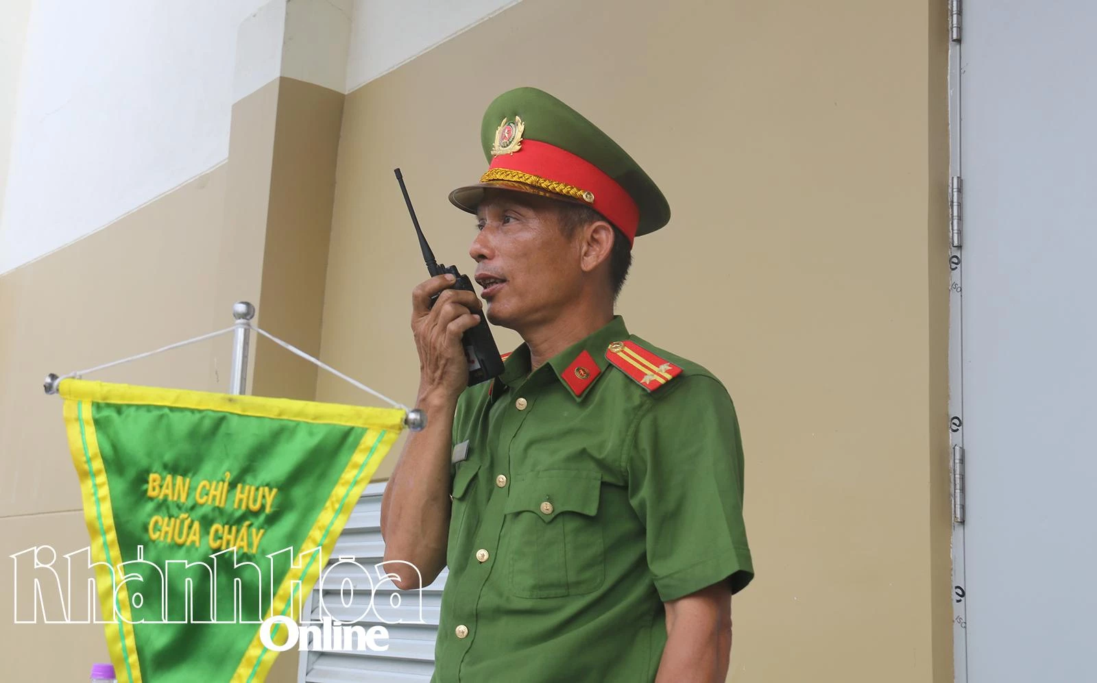 Chỉ huy lực lượng chữa cháy chuyên nghiệp tại hiện trường