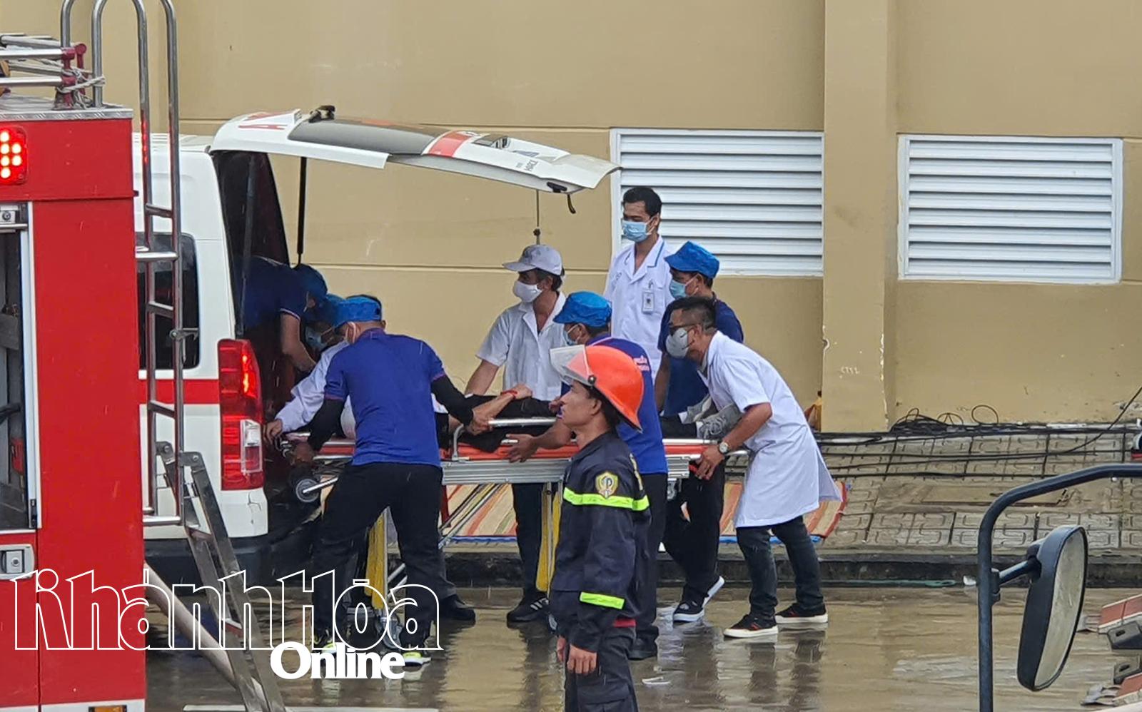 Một trường hợp nặng được chuyển đến bệnh viện chữa trị