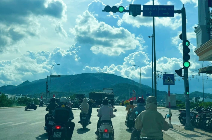 Đã khắc phục lỗi đèn tín hiệu giao thông tại nút giao đường Tố Hữu - Võ Văn Kiệt