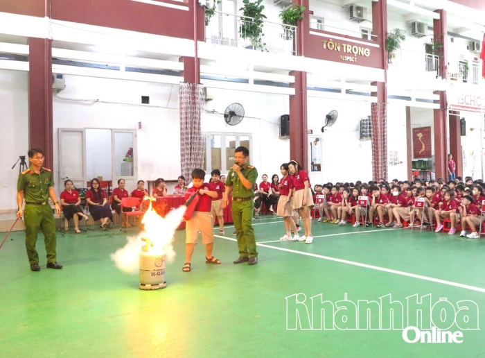 Trường iSchool Nha Trang: Hơn 500 học sinh tham gia ngoại khóa về phòng cháy, chữa cháy