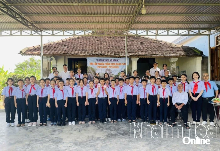 Học sinh Trường THCS Võ Văn Ký tham gia “Hành trình đi tìm địa chỉ đỏ”