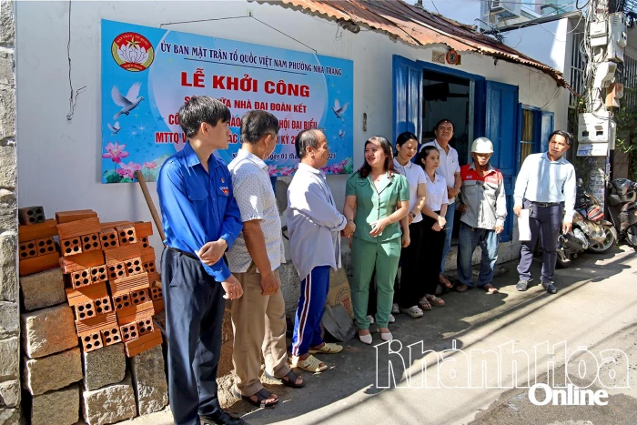 Ủy ban MTTQ Việt Nam phường Nha Trang khởi công sửa chữa 2 nhà Đại đoàn kết