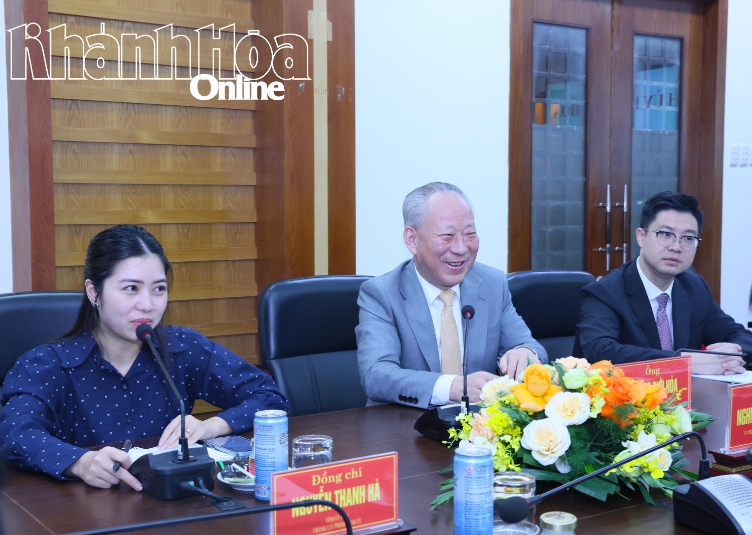 Ông Nghiêm Giới Hòa - nhà sáng lập Tập đoàn Xây dựng Thái Bình Dương phát biểu tại buổi làm việc.
