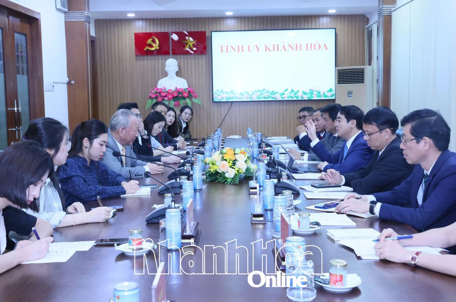 Quang cảnh buổi làm việc.