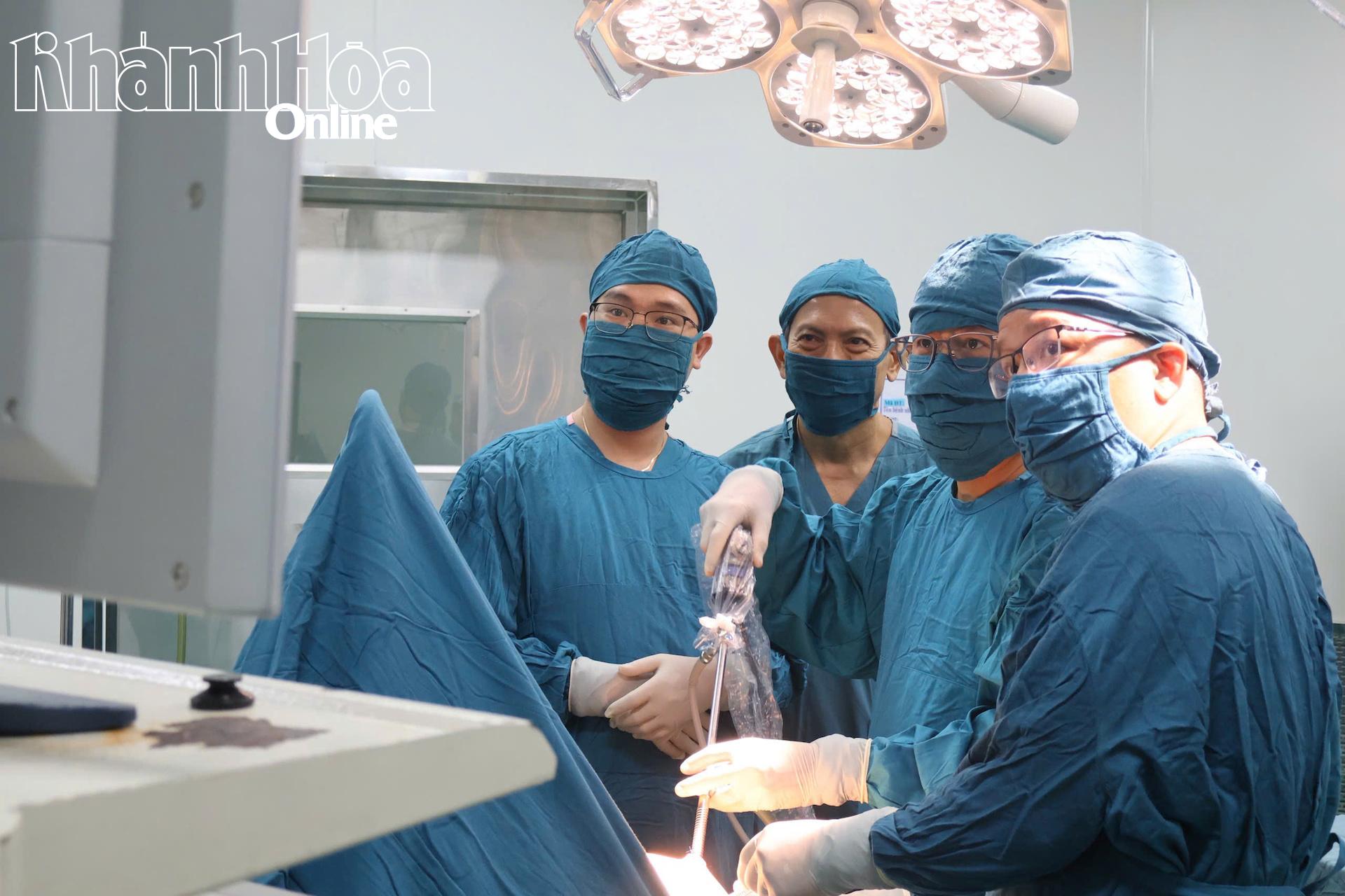 Thực hiện  ca phẫu  thuật nhi ngay  tại Bệnh  viện Đa khoa Ninh Thuậnn