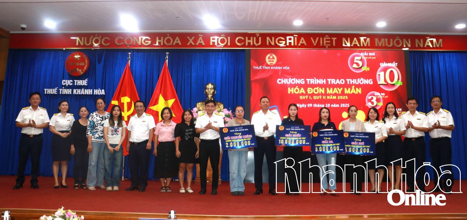 Các cá nhân, hộ kinh doanh nhận thưởng hóa đơn may mắn