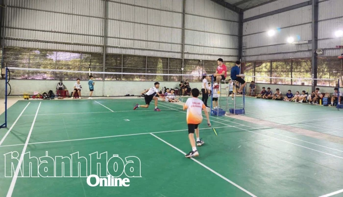 Phường Ba Ngòi: Gần 170 vận động viên tham gia giải Cầu lông các nhóm tuổi mở rộng