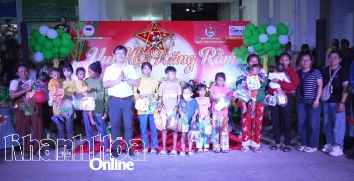Phường Cam Ranh tặng 360 suất quà cho bệnh nhi và thiếu nhi nhân dịp Tết Trung thu