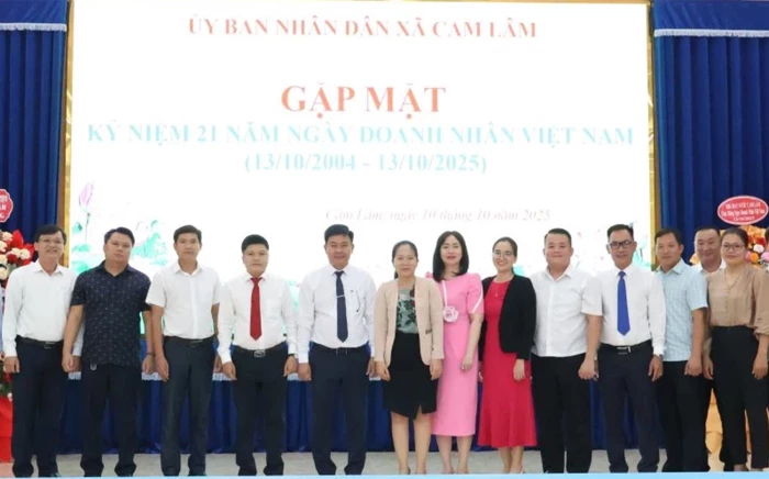 Xã Cam Lâm gặp mặt kỷ niệm Ngày Doanh nhân Việt Nam
