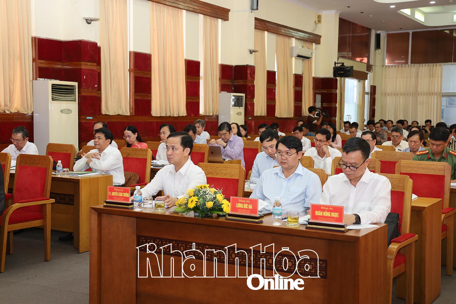 Các đại biểu tham dự hội thảo.