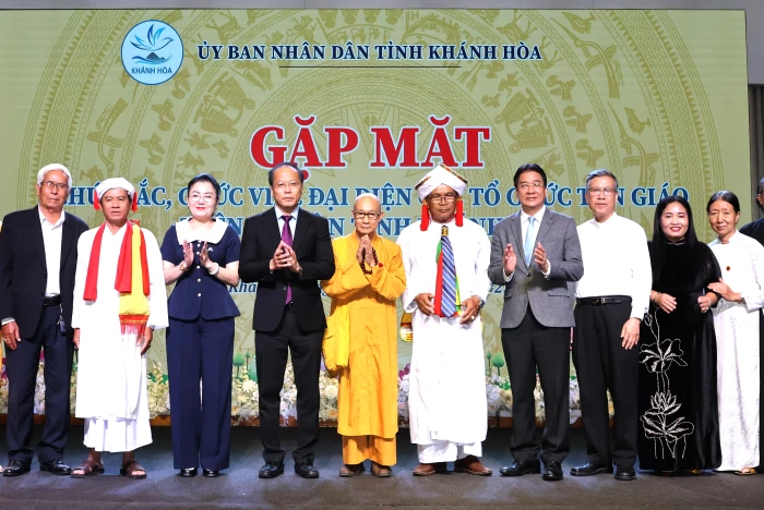 Lãnh đạo tỉnh gặp mặt chức sắc, chức việc đại diện các tổ chức tôn giáo