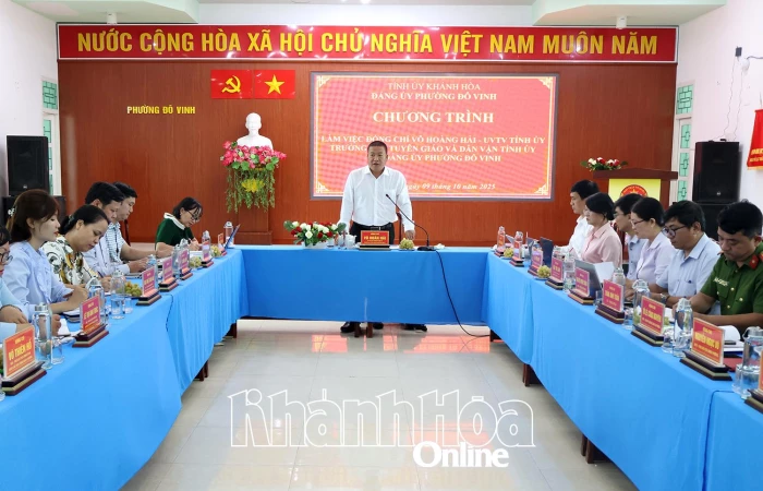 Trưởng Ban Tuyên giáo và Dân vận Tỉnh ủy Võ Hoàn Hải làm việc với Đảng ủy phường Đô Vinh