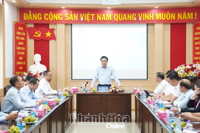 Chủ tịch UBND tỉnh Nguyễn Khắc Toàn thăm và làm việc với các doanh nghiệp tại khu vực Nam Vân Phong
