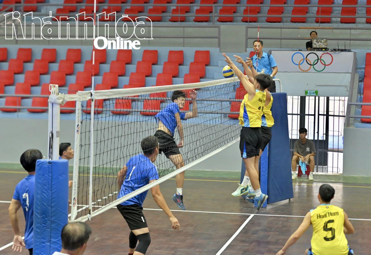 Bóng chuyền trong nhà, một trong những môn thể thao thế mạnh của tỉnh.