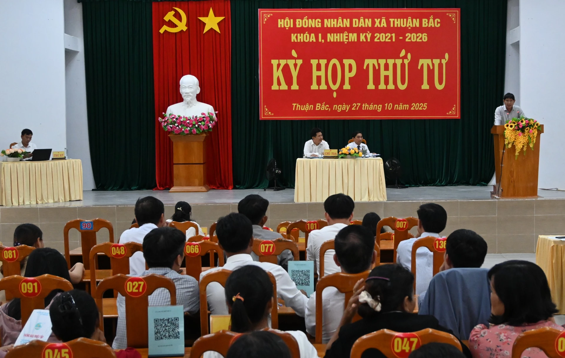 Quang cảnh kỳ họp.