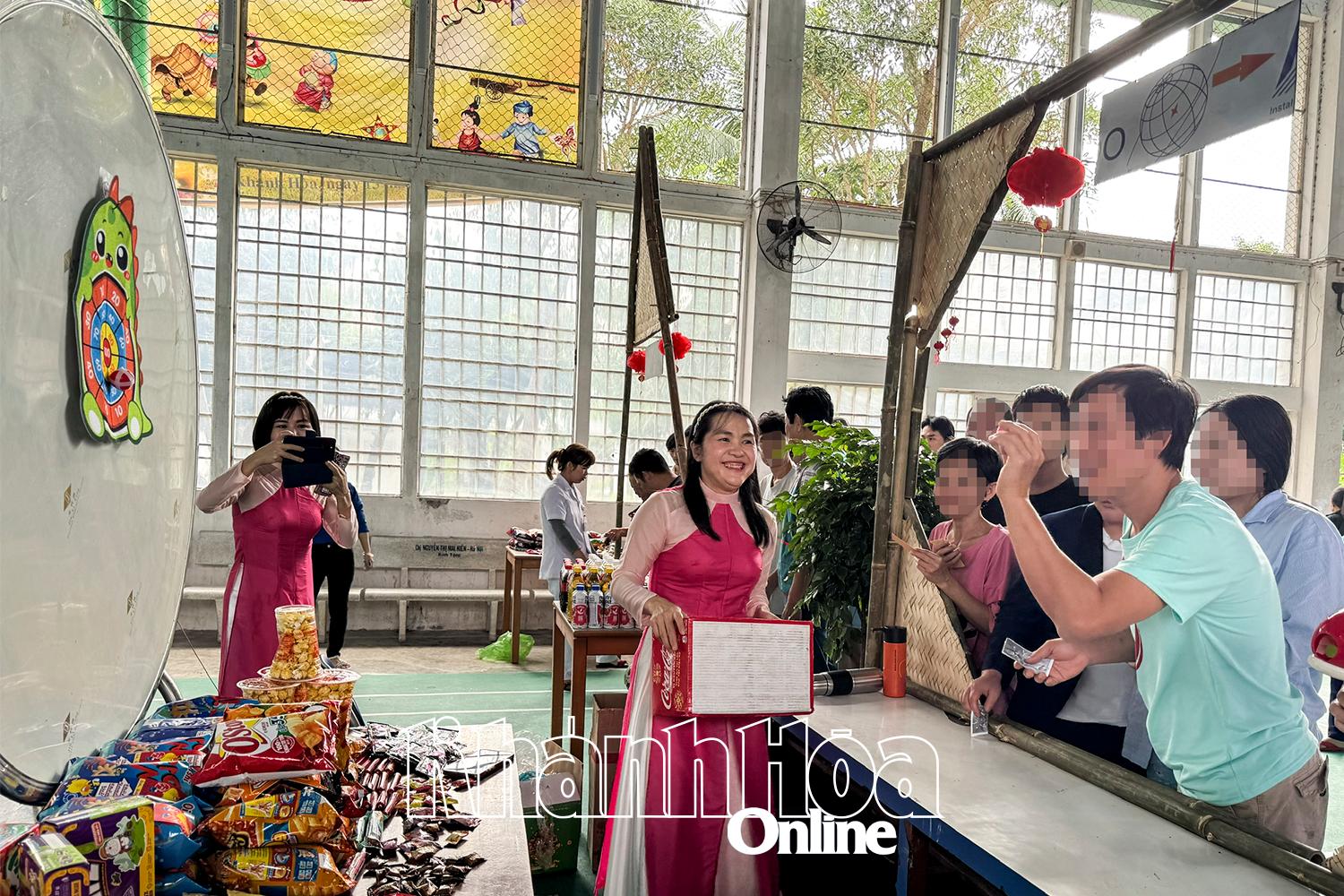 Bệnh viện Chuyên khoa Tâm thần tỉnh tổ chức hoạt động vui chơi cho bệnh nhân.
