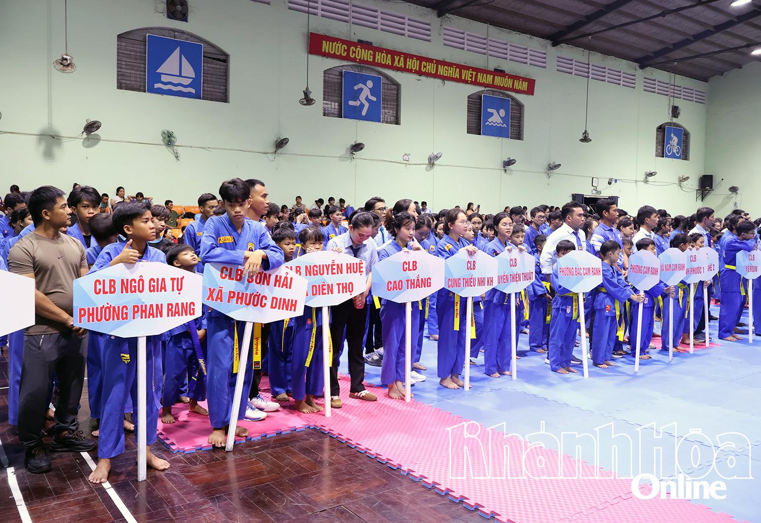 Các đội tham gia giải.