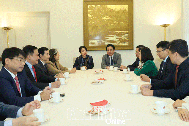 Podcast: Bản tin ngày 8-10