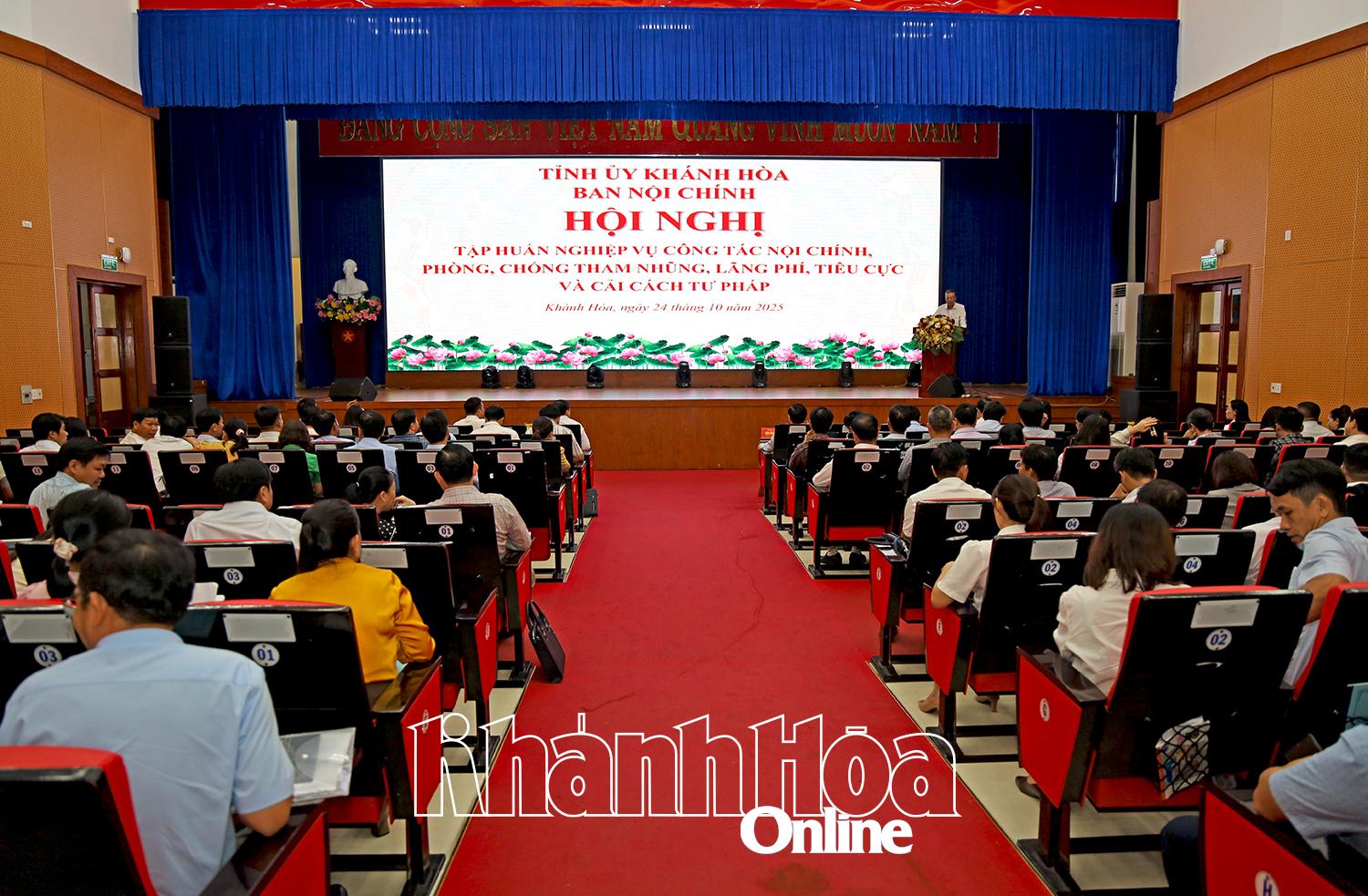 Quang cảnh hội nghị.
