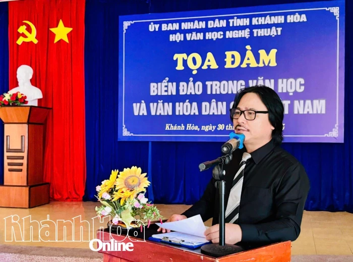Tọa đàm về văn học và văn hóa dân gian với biển đảo Việt Nam