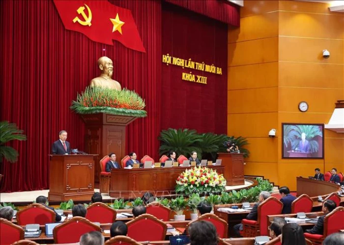 Thông cáo báo chí về ngày làm việc thứ nhất Hội nghị Trung ương 13