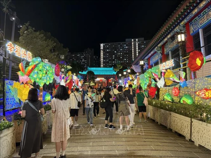 Rộn ràng không khí Tết Trung thu tại Lào và Hong Kong (Trung Quốc)