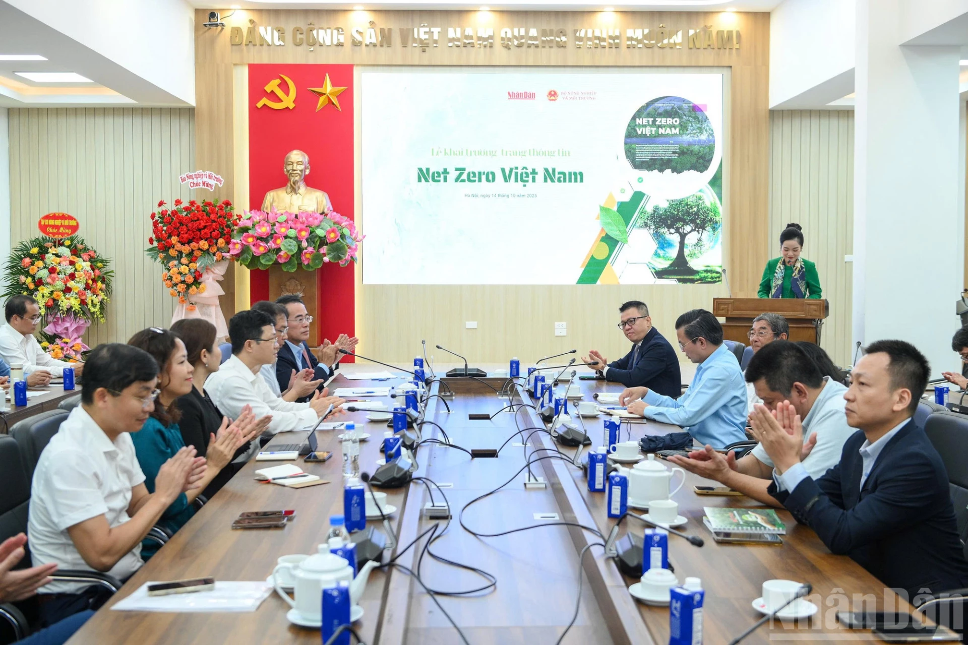 Quang cảnh lễ ra mắt trang thông tin Net Zero Việt Nam tại trụ sở Báo Nhân Dân.