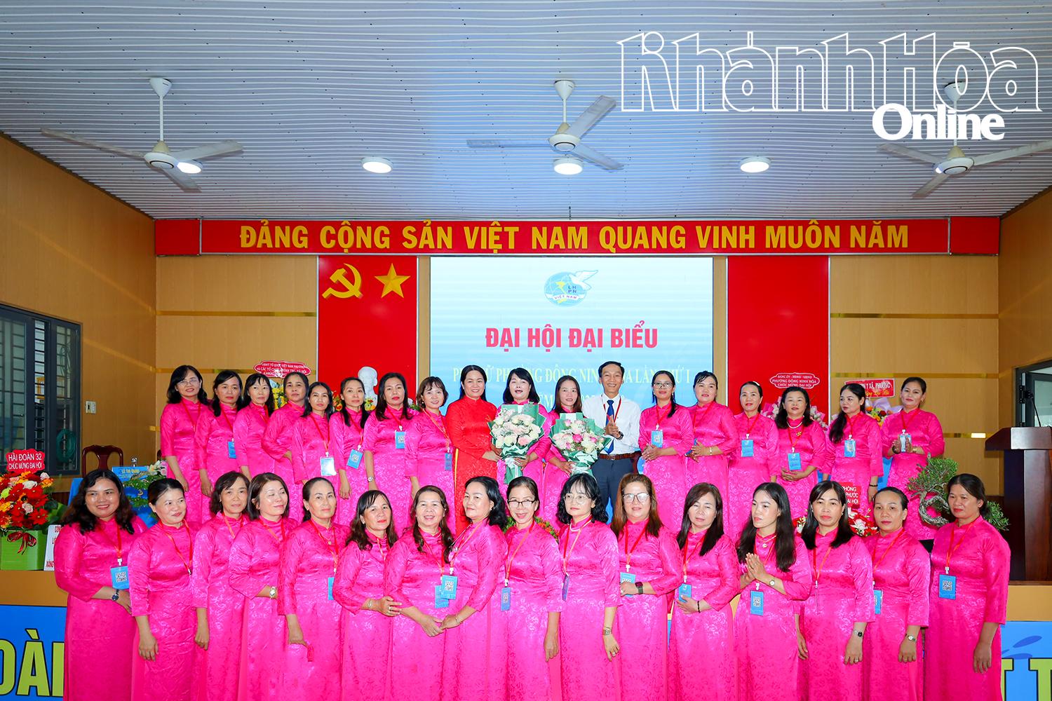 Ban Chấp hành Hội Liên hiệp Phụ nữ phường Đông Ninh Hòa nhiệm kỳ 2025 - 2030 ra mắt đại hội.