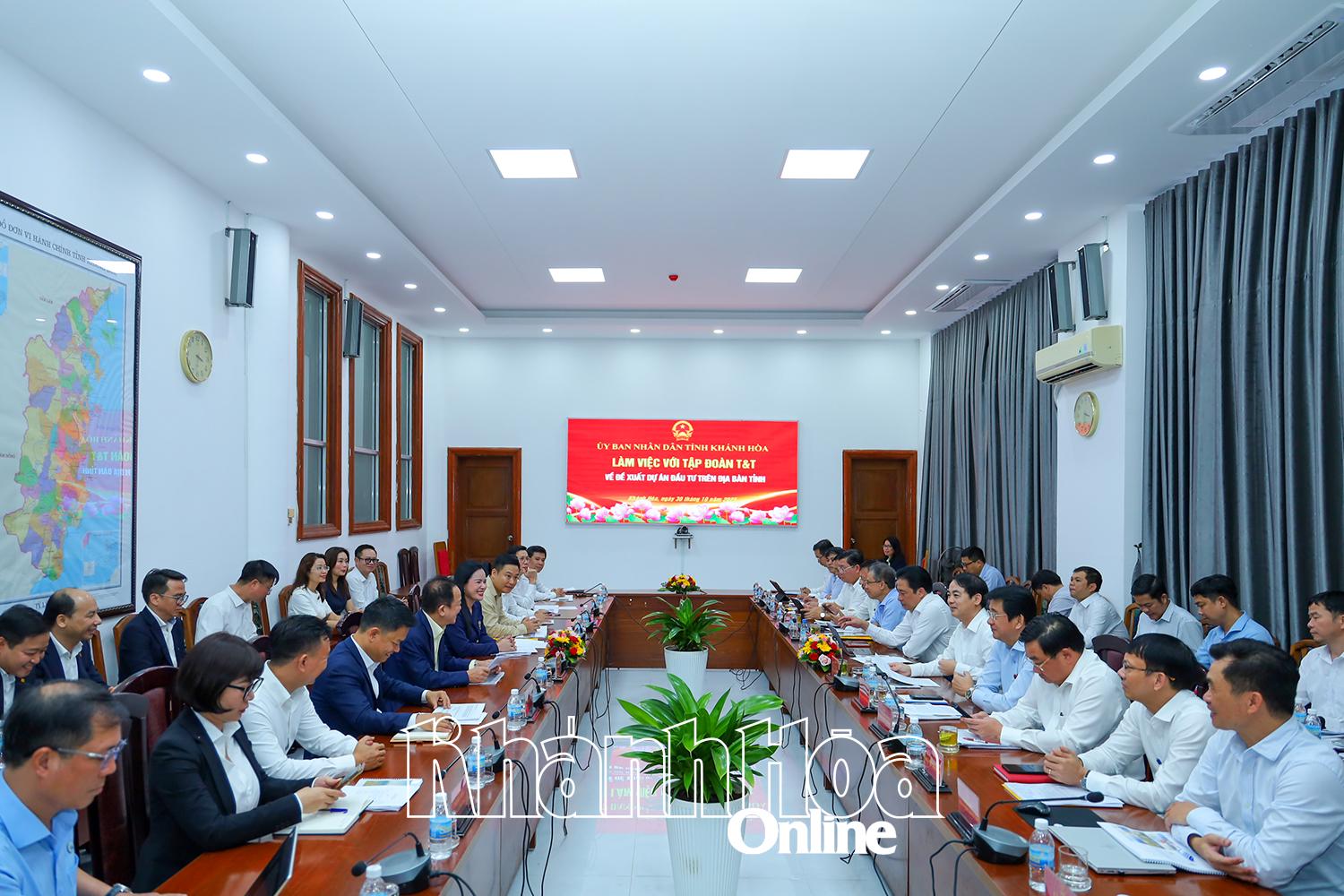 Quang cảnh buổi làm việc.