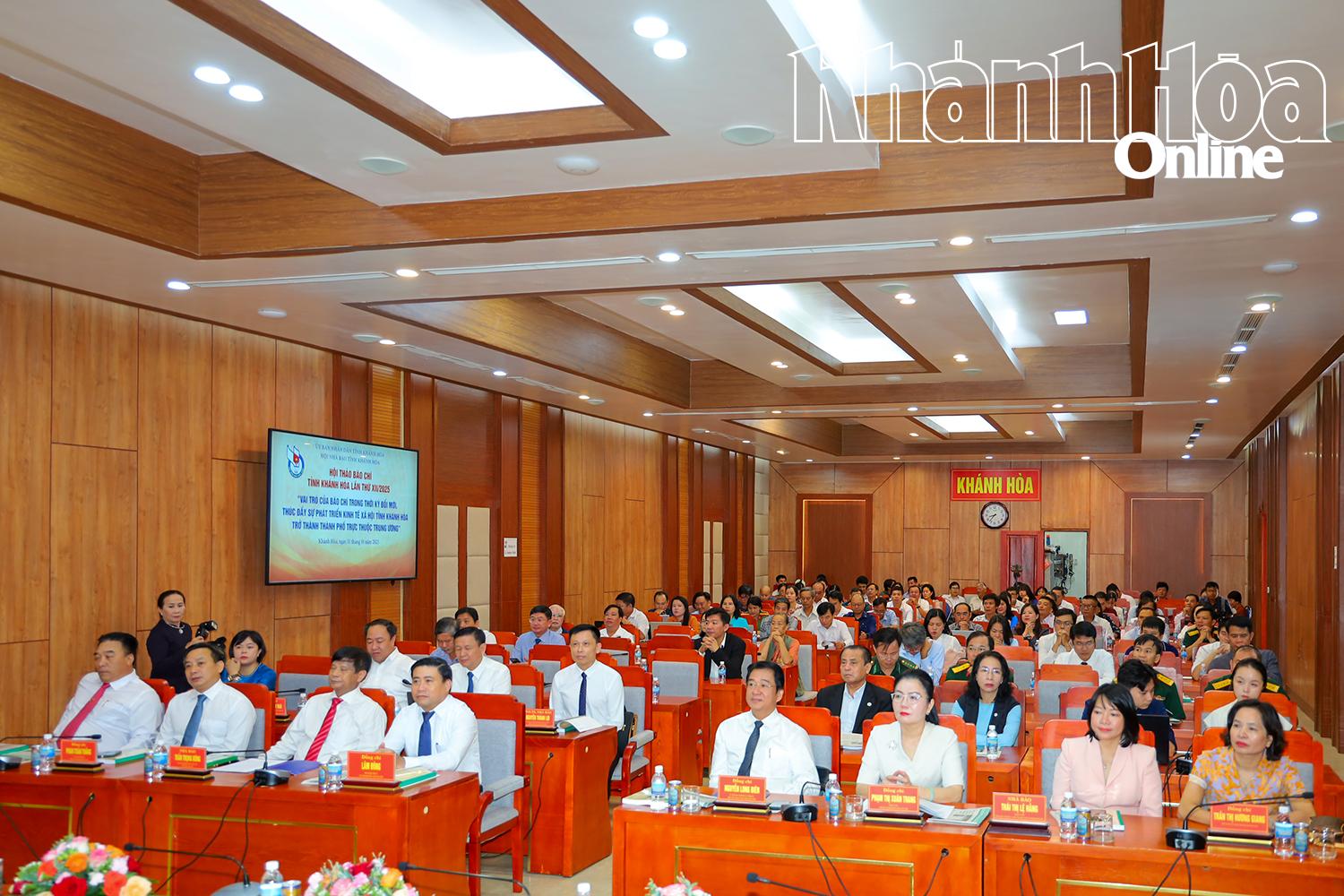 Quang cảnh Hội thảo báo chí tỉnh Khánh Hòa lần thứ XII.