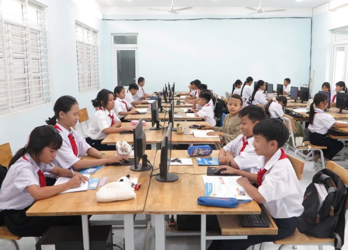 Bồi dưỡng kỹ năng số cho mọi đối tượng người dân