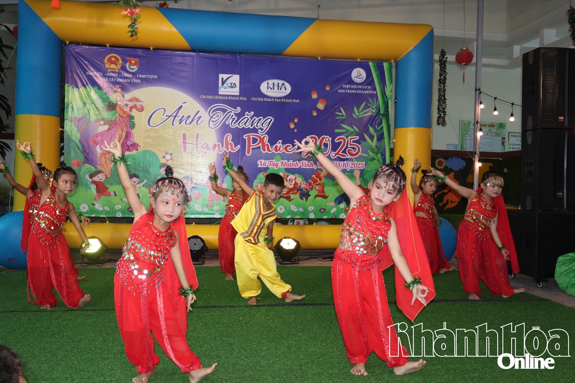 Tiết mục văn nghệ tại chương trình.