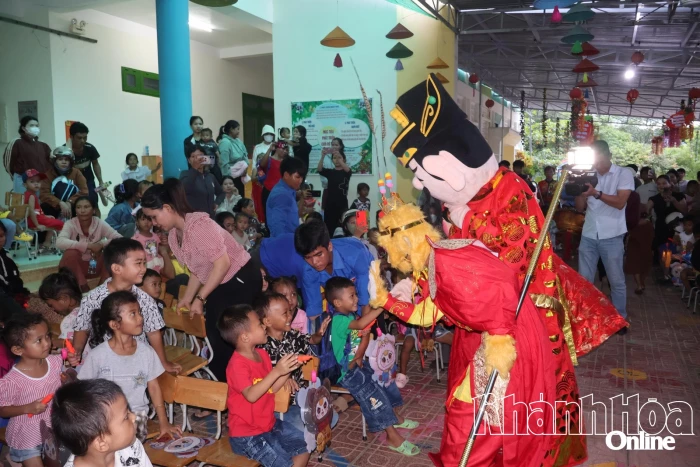 Tổ chức chương trình Đêm hội ánh trăng hạnh phúc tại xã Tây Khánh Vĩnh