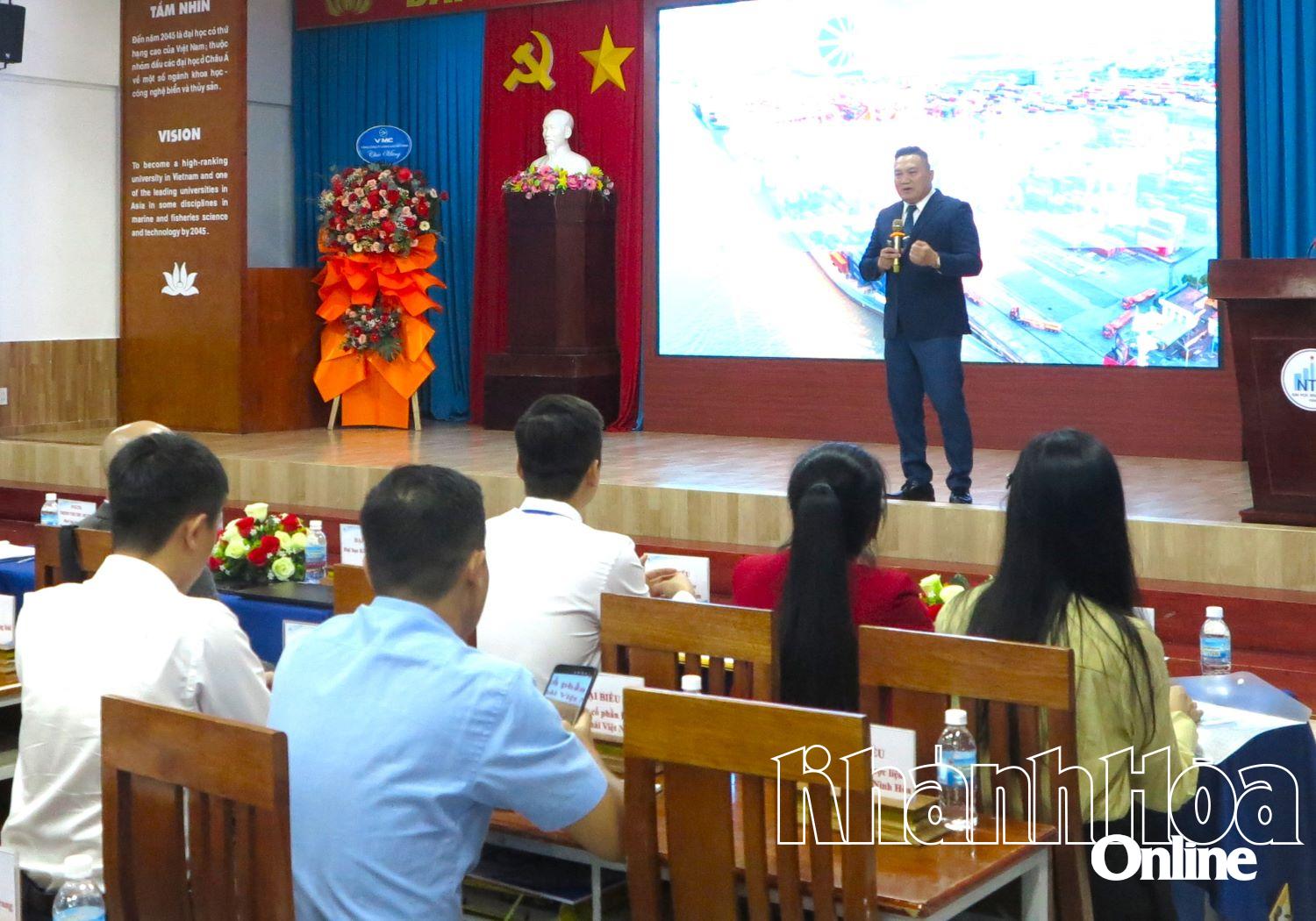 Diễn giả trình bày tại hội thảo. 