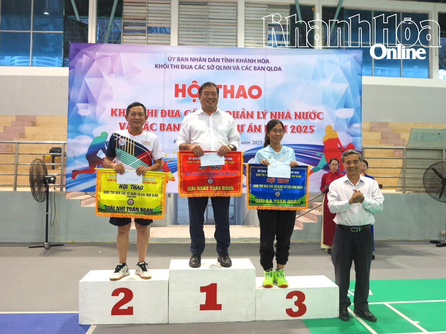 Các đơn vị nhận giải nhất, nhì, ba toàn đoàn.