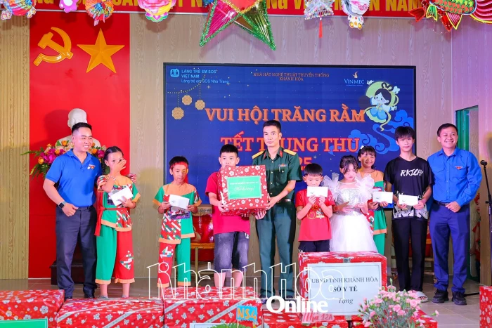 Vui hội trăng rằm ở Làng Trẻ em SOS Nha Trang