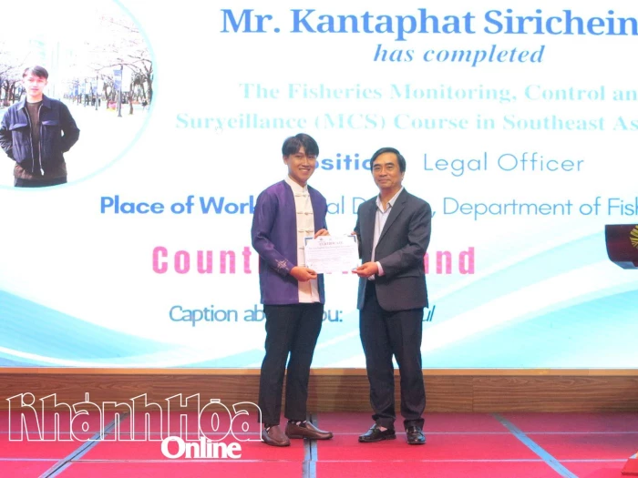 Bế giảng khóa tập huấn chống khai thác thủy sản bất hợp pháp