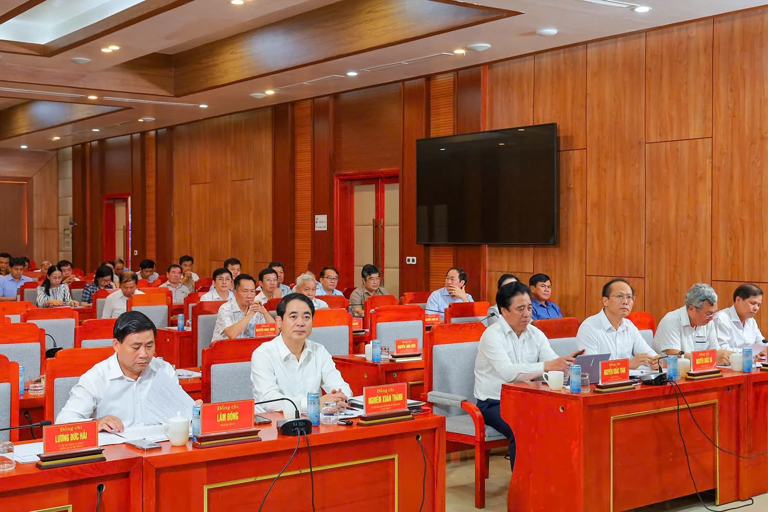 Thường trực Tỉnh ủy và các đại biểu dư hội nghị.